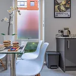 Apartment Garden View Serviced Flat By Castle Park, Lift Bristol