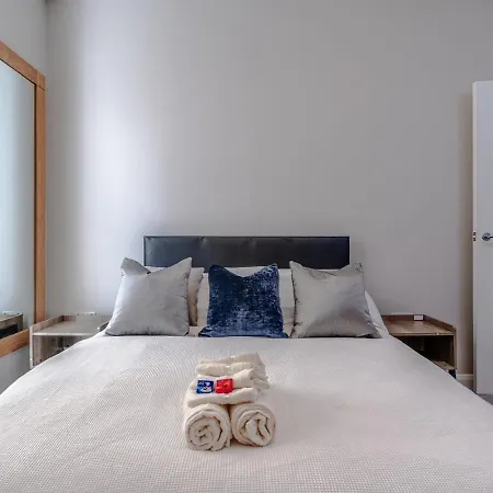 Garden View Serviced Flat Near Castle Park Apartment *