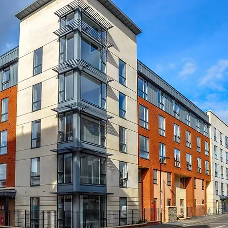 Apartment Garden View Serviced Flat Near Castle Park Bristol