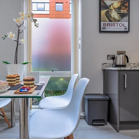 Appartement Garden View Serviced Flat By Castle Park, Lift Bristol