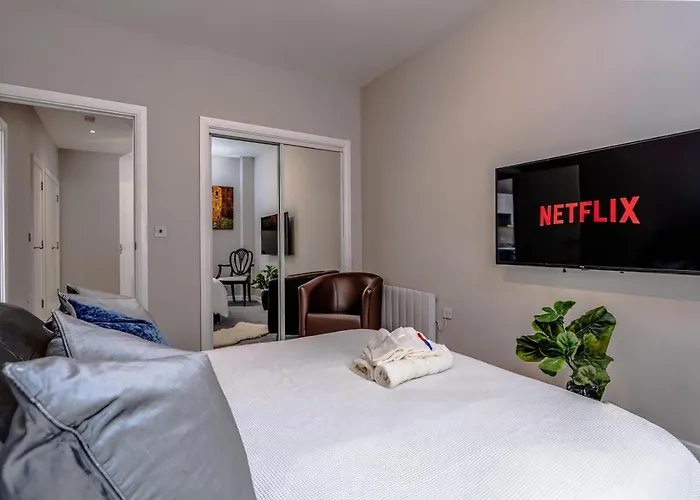 Garden View Serviced Flat By Castle Park, Lift Апартаменты Бристоль