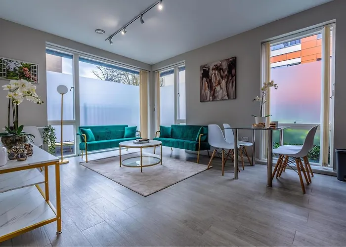 Garden View Serviced Flat Near Castle Park